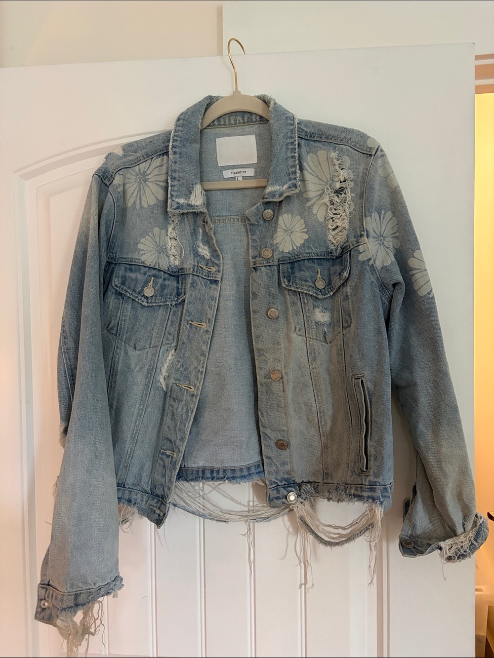 Light Wash Daisy-Print Distressed Denim Jacket - Women
